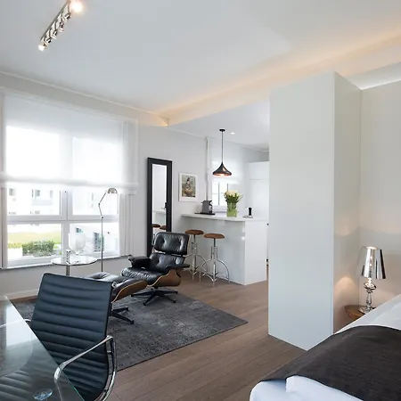 Logis First Class Business Suites מלון דירות רנינגן